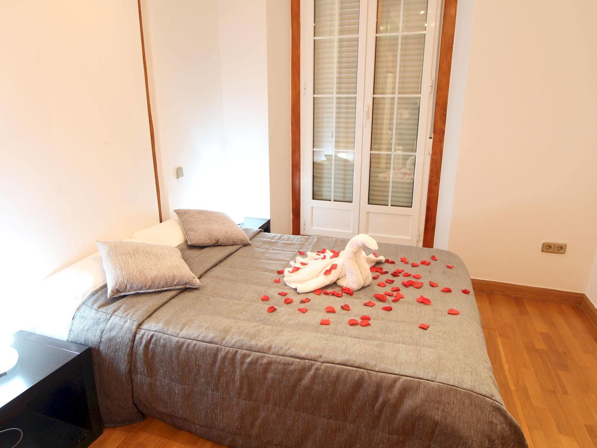 Apartamentos Good Stay Prado Madrid Eksteriør bilde